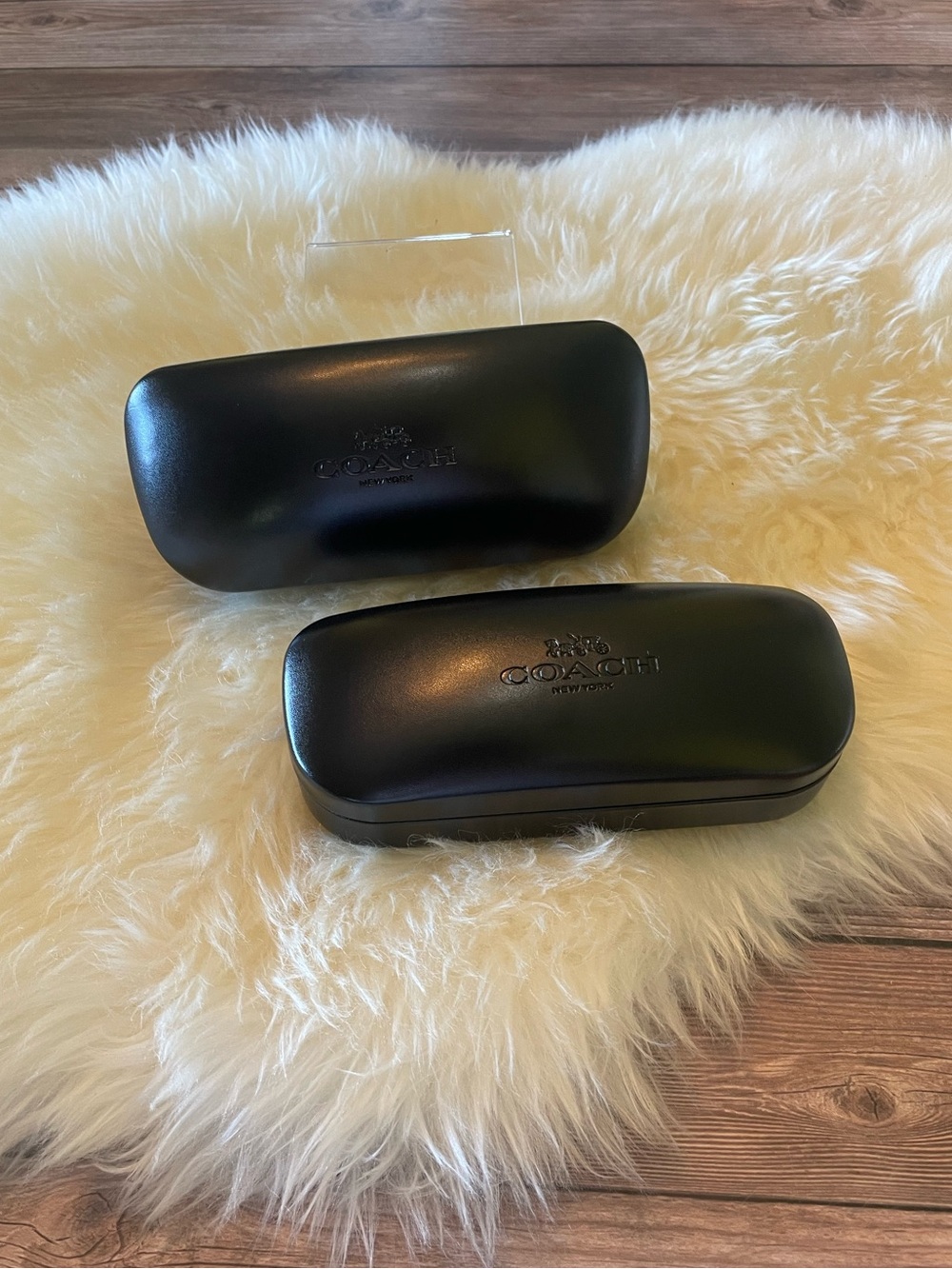 New ✨ Coach Clamshell Sunglass Case
& Cleaning Cloth